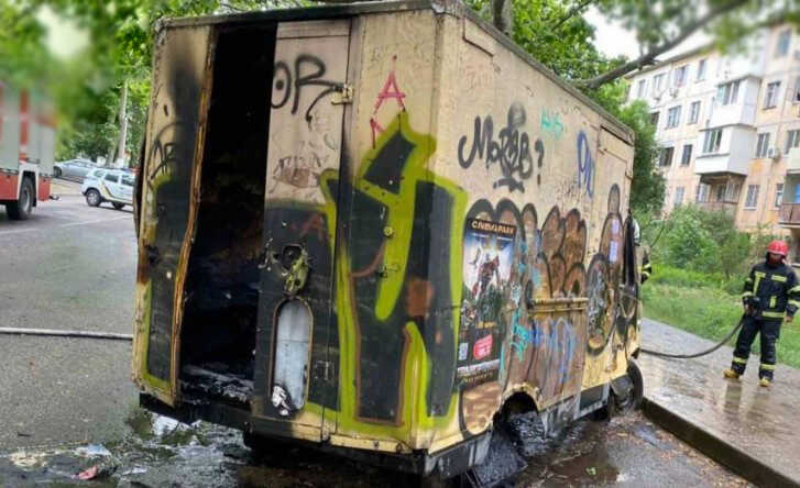 В Одесі згорів автобус: є постраждалий