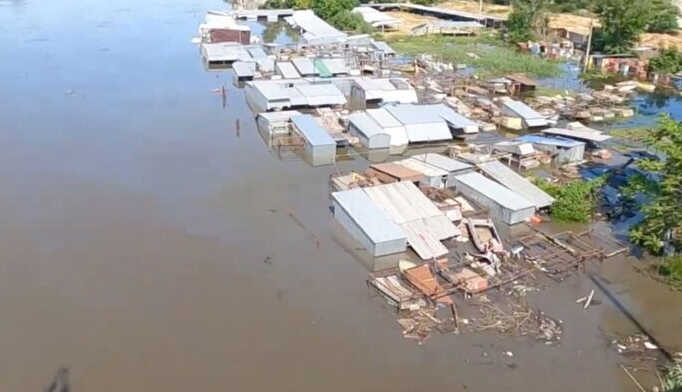 Уровень воды на затопленной Херсонщине уже составляет менее 4 метров