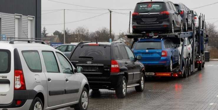 У Росії можуть дозволити реєстрацію автомобілів, викрадених з України