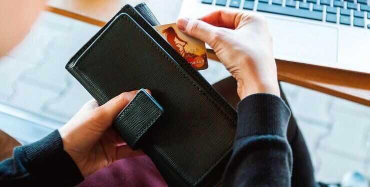 Арест депозитов и кошельков: в Кабмине придумали, как заставить украинцев заплатить долги