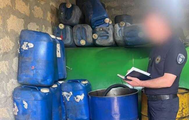 На Одещині група залізничників вкрала 10 тонн дизпалива