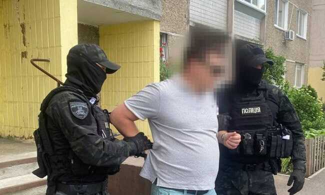 У Києві поліцейський за гроші обіцяв закрити кримінальну справу