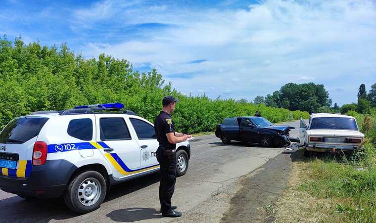 Не разминулись две легковушки: в ДТП в Одесской области пострадали 5 человек