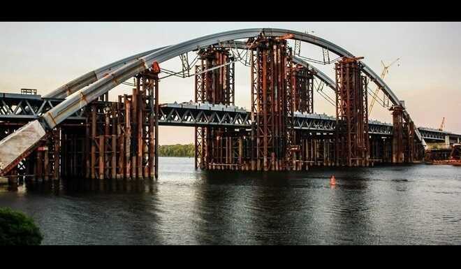 У Києві посадовцю міськради вручили підозру у збитках при ремонті Подільского мосту