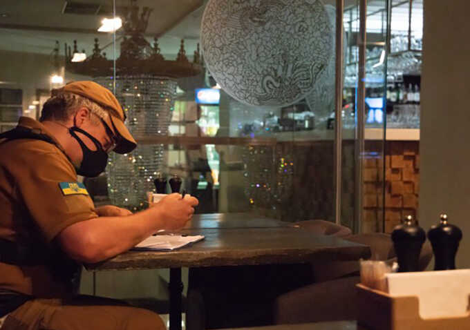 У Києві почали штрафувати заклади, які працюють після 22:00