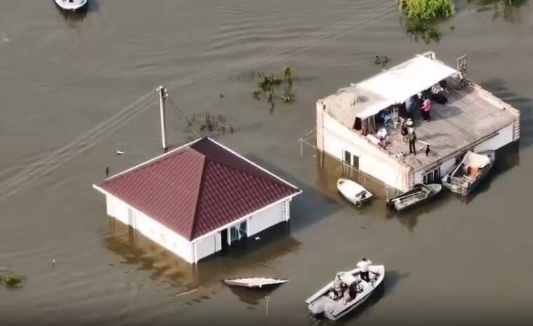 Спецпризначенці СБУ показали, як евакуювали постраждалих від затоплення мешканців окупованих територій Херсонщини