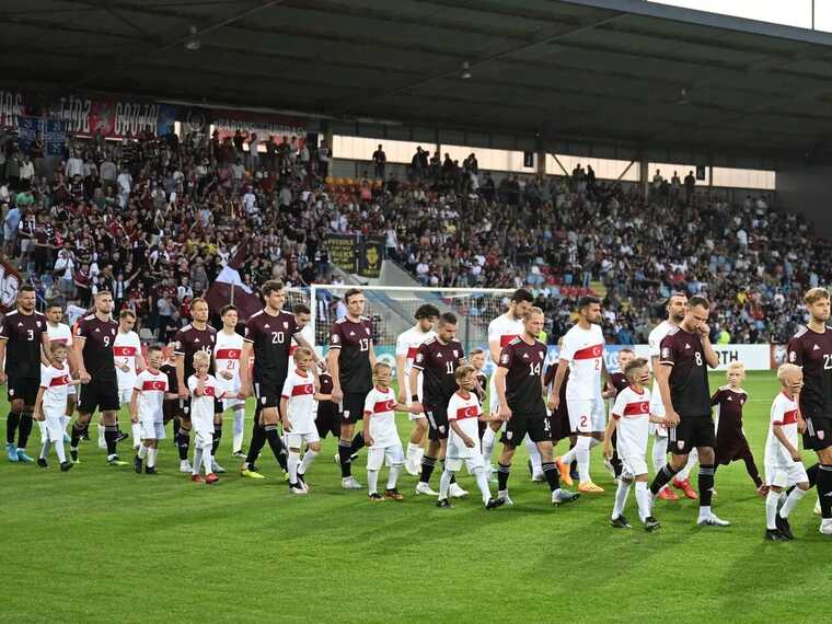 Уболівальники на матчі відбору Євро-2024 заспівали "Путін – х*йло"