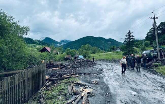 В Івано-Франківській області негода розмила дороги у кількох районах