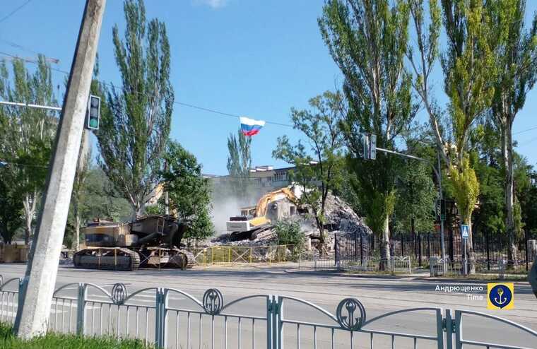 Як зараз виглядає зруйнований окупантами центр Маріуполя