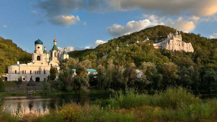 Губернатор: Святогірську лавру намагаються передати ПЦУ всупереч бажанню священиків