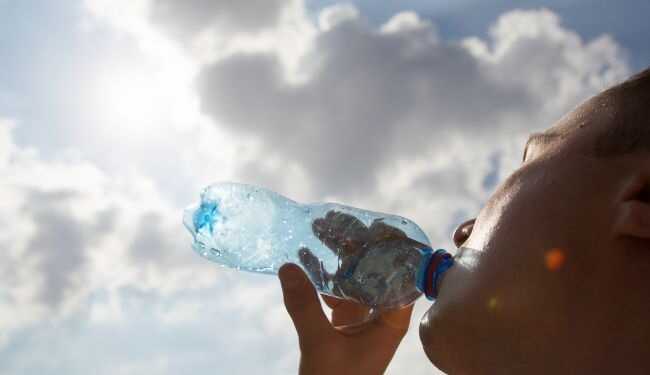 Через аномальну спеку в Індії загинули майже 100 людей