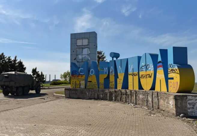 Ми вас просили сюди приходити?" В окупованому Маріуполі молодь поставила на місце загарбника