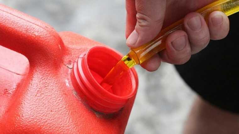 На Дніпропетровщині нафтопереробний завод виробляв неякісне пальне