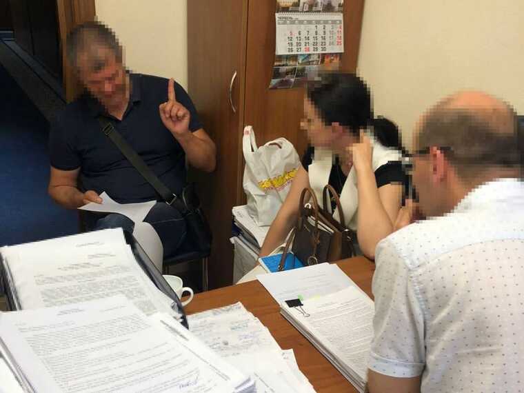 Розтратили 104 млн гривень на будівництво Подільського моста: підозри отримали ще троє