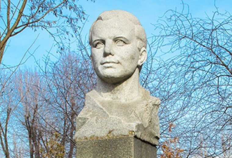 У Києві демонтували пам’ятник Гагаріну