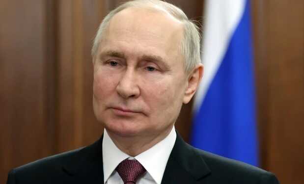 Модерировать выступление Путина на ПМЭФ пренебрег даже "любимец пропаганды" Карлсон, — СМИ