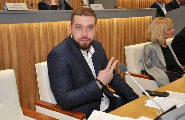 У Полтаві депутата облради витратив бюджетні кошти на свою родичку