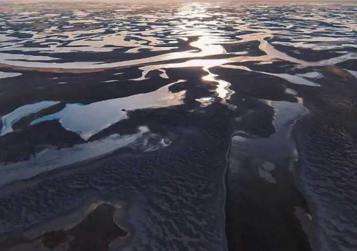 Окупанти перетворили Каховське водосховище на пустелю