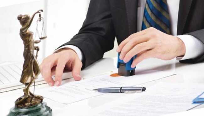 У Києві на незаконних діях викрили приватного нотаріуса