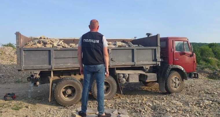 У Кам’янець-Подільскому незаконно видобували глиняний сланець