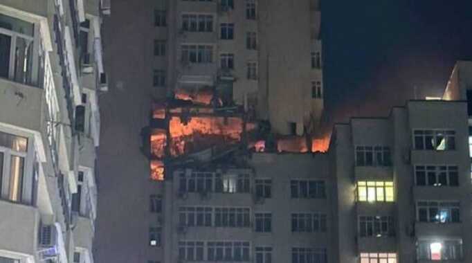 Рятувальники ліквідували пожежу у столичній багатоповерхівці після ракетного удару окупантів
