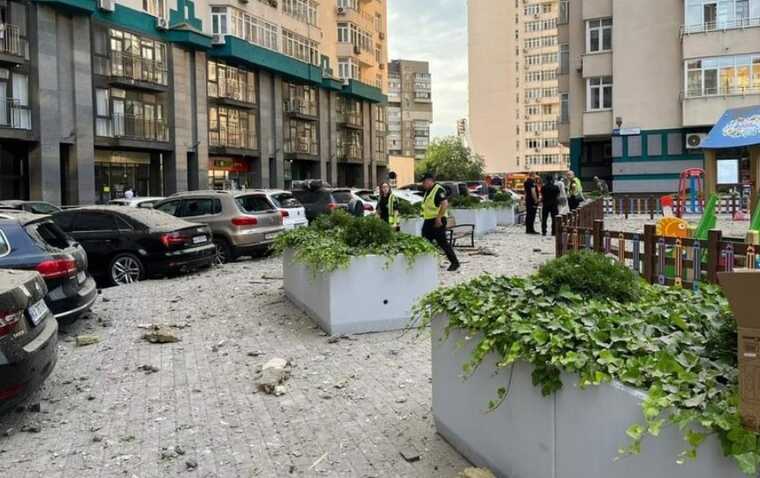 Наслідки нічного ракетного удару на Київ
