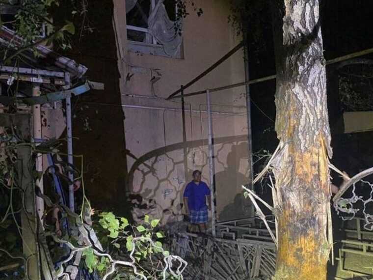 Окупанти завдали удару по Нікополю: є поранений, пошкоджено приватні будинки