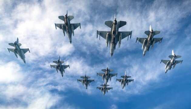 В Дании начато обучение украинских пилотов на F-16