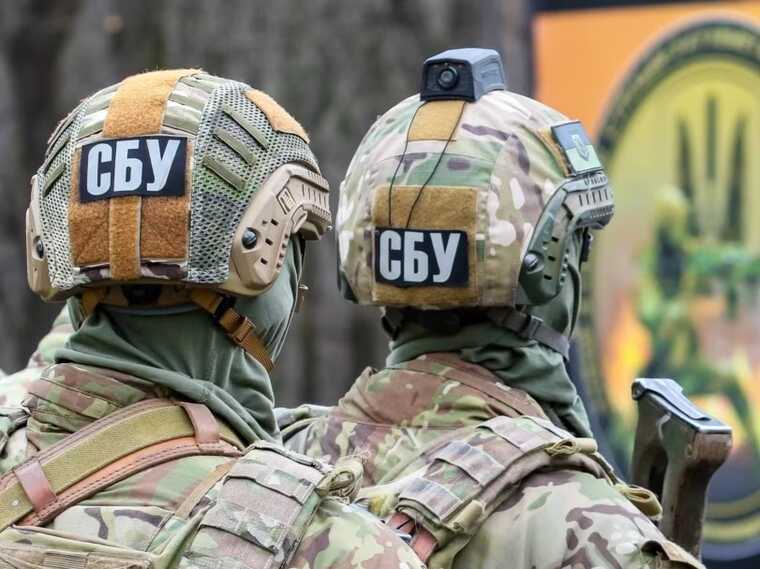У Запоріжжі полонені окупанти просили вибачення біля розтрощених будинків