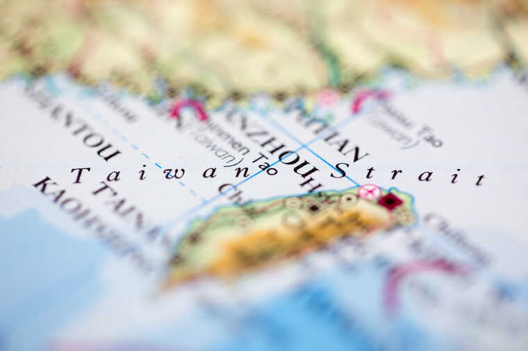 Тайвань зафіксував два російські військові кораблі біля свого берега