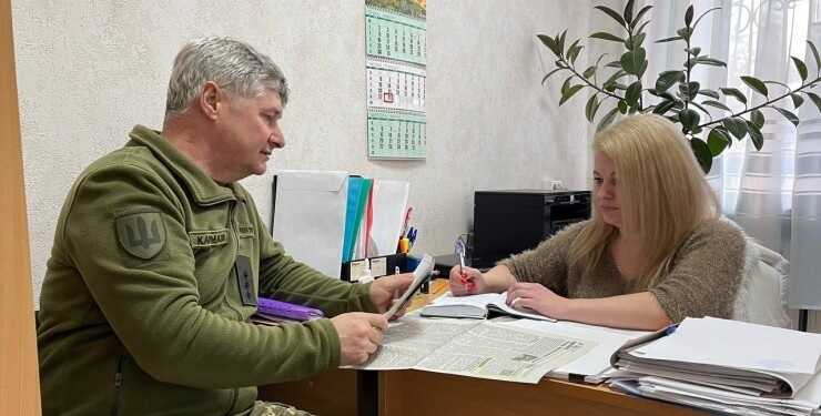 Будут отслеживать образ жизни: полиция и ВСУ проверят военкомов на честность