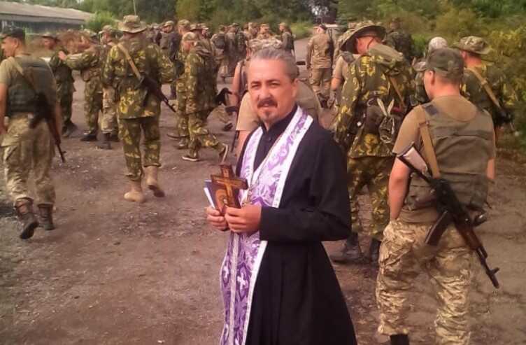 Їздив із рятувальною місією на Зміїний: священник ПЦУ отримав нагороду