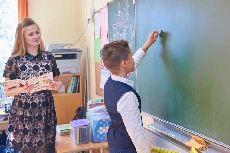 На окупованій Луганщині вчителі-колаборанти перевірятимуть соцмережі дітей, - ОВА