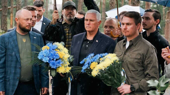 Бывший вице-президент США Майк Пенс вчера посетил Мощун, Бучу и Ирпень