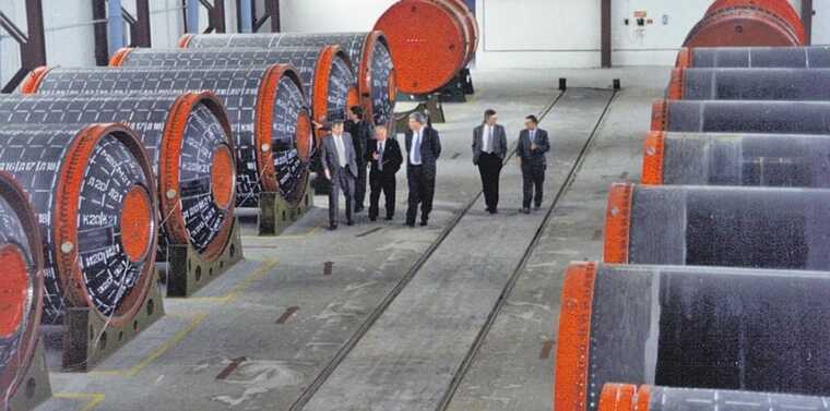 Гендиректор Павлоградского химзавода устроил бизнес-партнеров на предприятие для выезда за границу