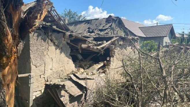 Окупанти обстріляли житлові квартали Херсона із важкої артилерії