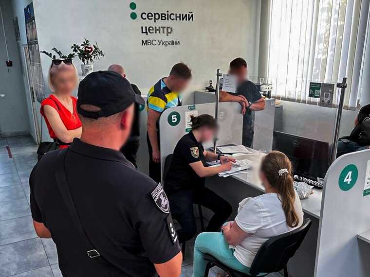 На Закарпатье руководителя автошколы задержали на взятке