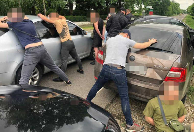 На Закарпатті експравоохоронець допомогав ухилянтам тікати за кордон