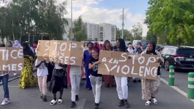 У Франції матері мігрантів вийшли на демонстрацію із закликом зупинити безладдя