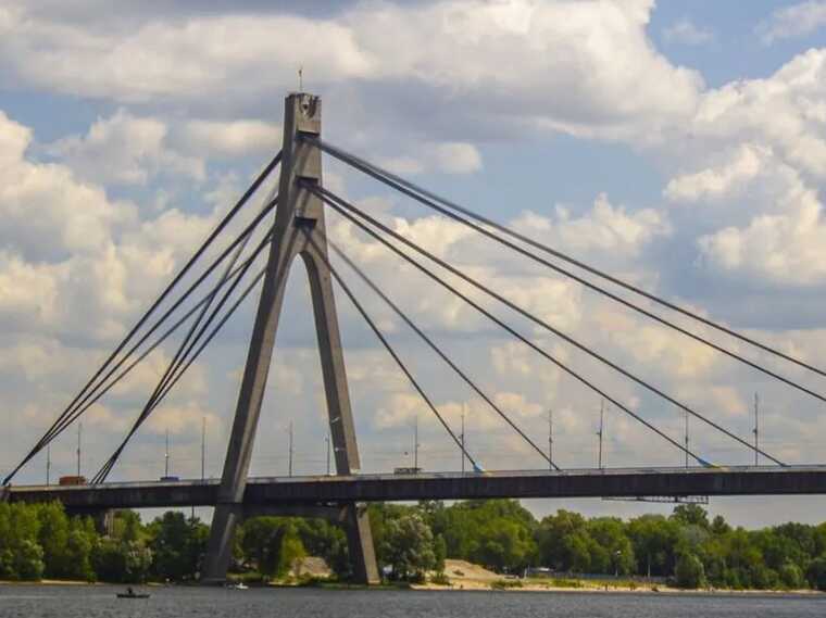 В Киеве утром возникло несколько крупных пробок: где затруднено движение авто