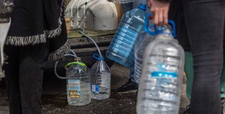 "С баклажками не расстаемся": в Донецке радуются новому графику подачи воды