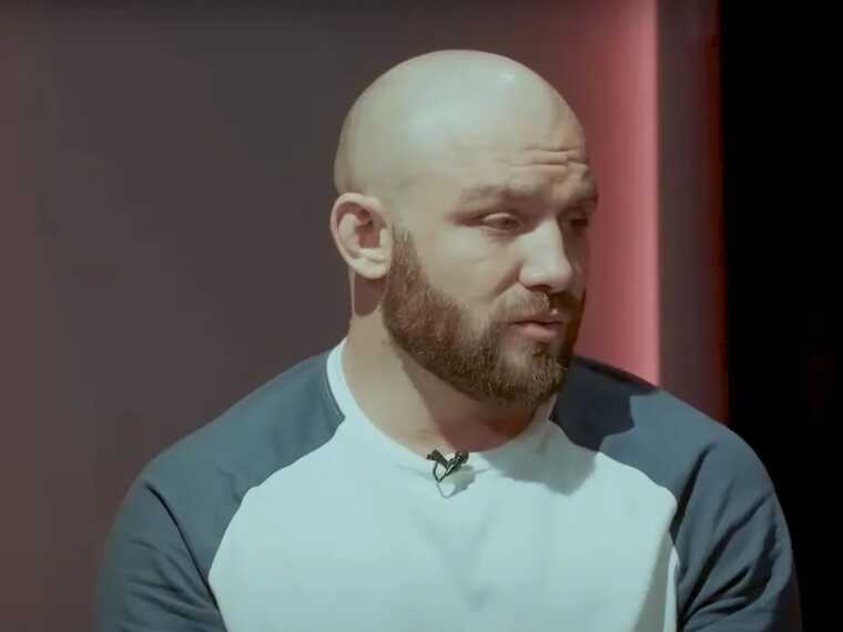 Чемпіон ММА із РФ заявив, що "західні області" намагаються "переформатувати" неосвічених українців