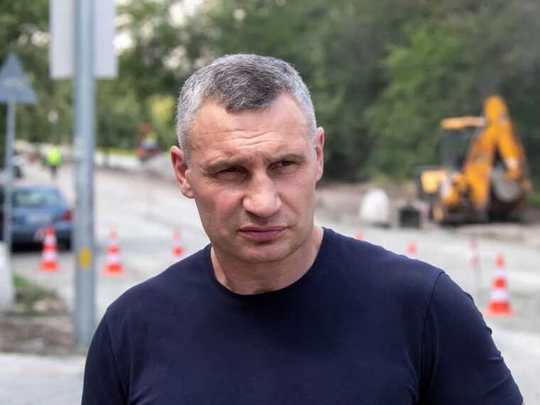 "Плануємо закінчити у жовтні", – Кличко перевірив, як проходить ремонт на вулиці Ентузіастів