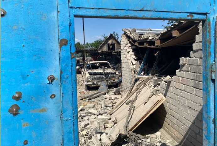 Окупанти завдали удару по Херсону: є постраждалі та руйнування