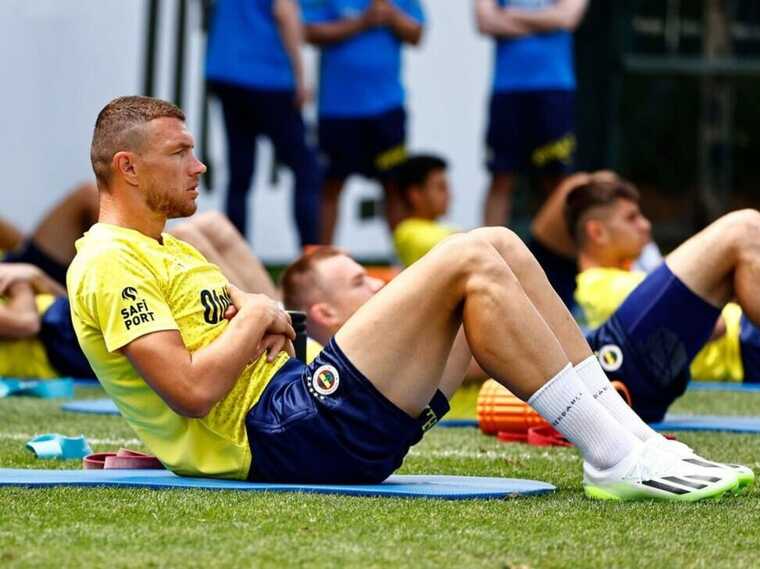 Турецький гранд, який бунтував проти поїздки до Росії, відлетів до Санкт-Петербурга на турнір