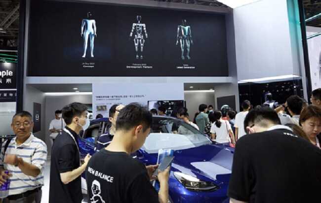 Tesla залучить роботів-андроїдів Optimus до продажу електромобілів