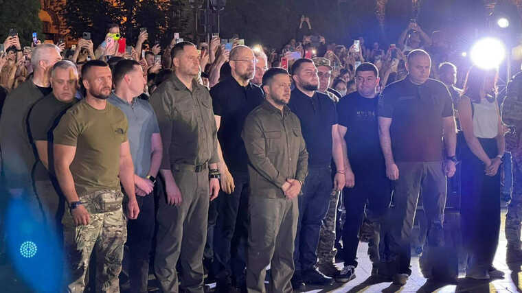 Зеленський разом зі звільненими командирами «Азову» вже у Львові