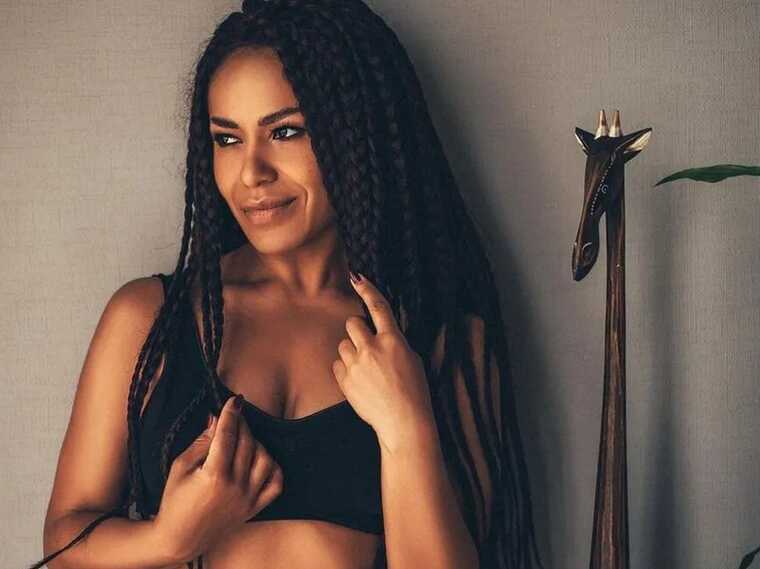 "Зникла" Гайтана вперше за рік з’явилася у мережі, показавши доньку та чоловіка