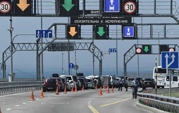 Кримський міст був повністю паралізований через ракетну атаку