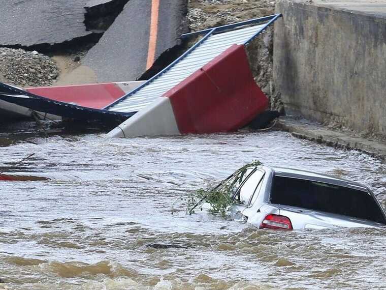 В Сочи в РФ включили сирены: город ушел под воду